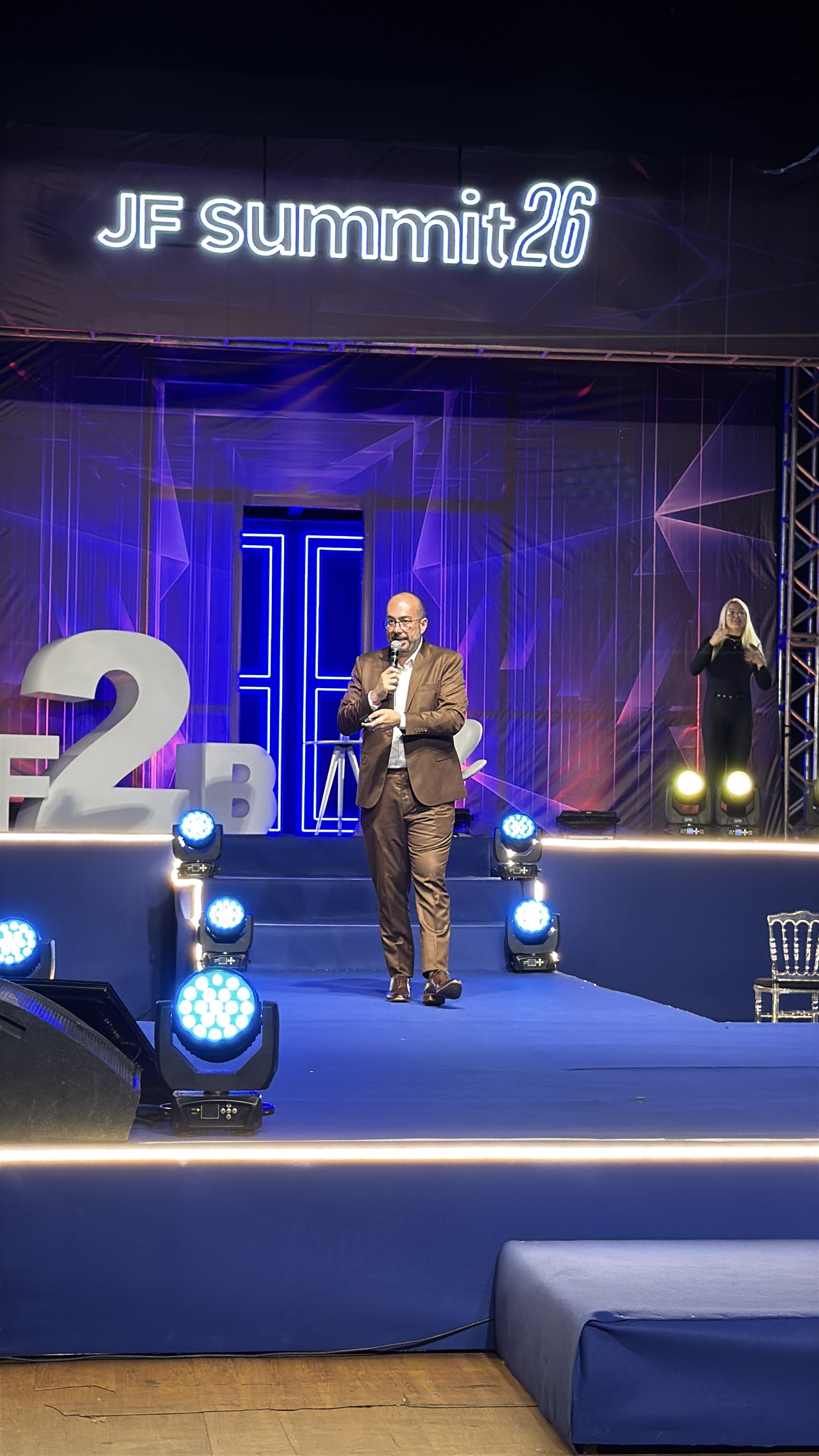 Tribuna de Minas: Jornal local destaca Diogo Souza Gomes no palco do JF Summit, o maior evento de empreendedorismo da região, valorizando Juiz de Fora e os feitos de figuras da cidade — Souza Gomes Imóveis, Juiz de Fora MG